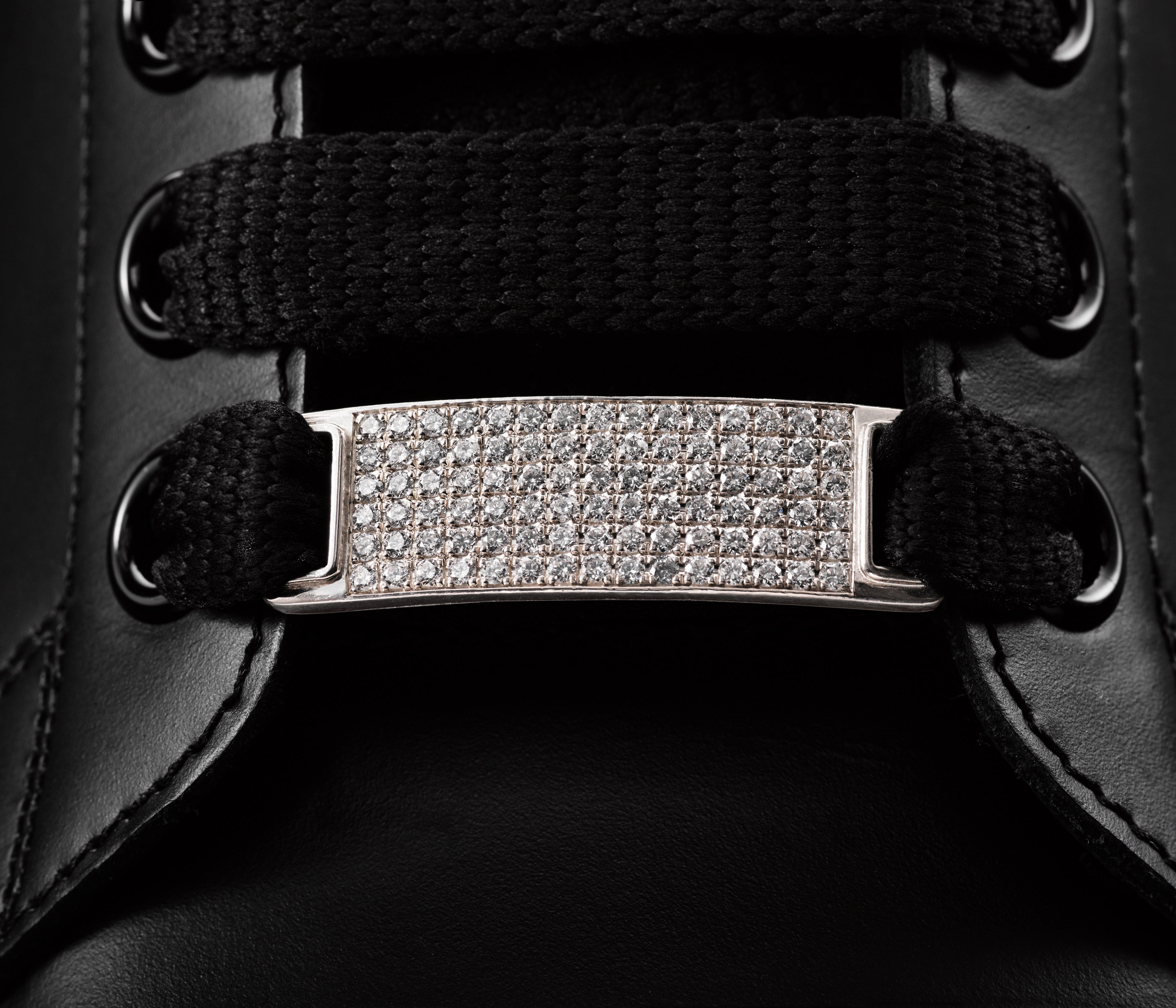 Diamond Shoe Lace Plate - White gold